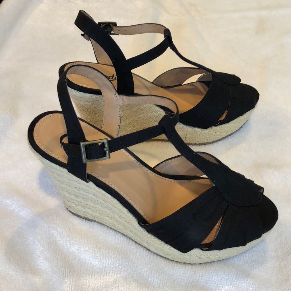 Candie’s Black Espadrille Wedges EUC